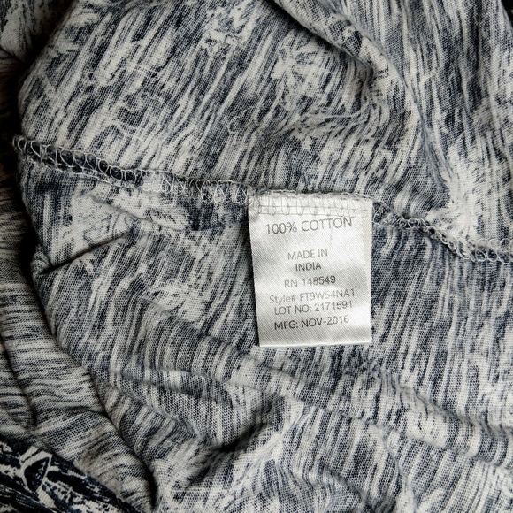 Free planet shirt  💯 cotton size Medium - Picture 3 of 3